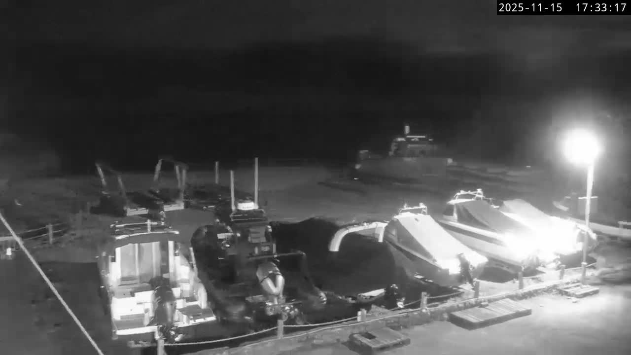 Lyme Regis Harbour Live Cam - Lyme Regis, Dorset, South West, England, United Kingdom