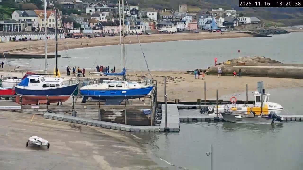 Lyme Regis Harbour Live Cam - Lyme Regis, Dorset, South West, England, United Kingdom