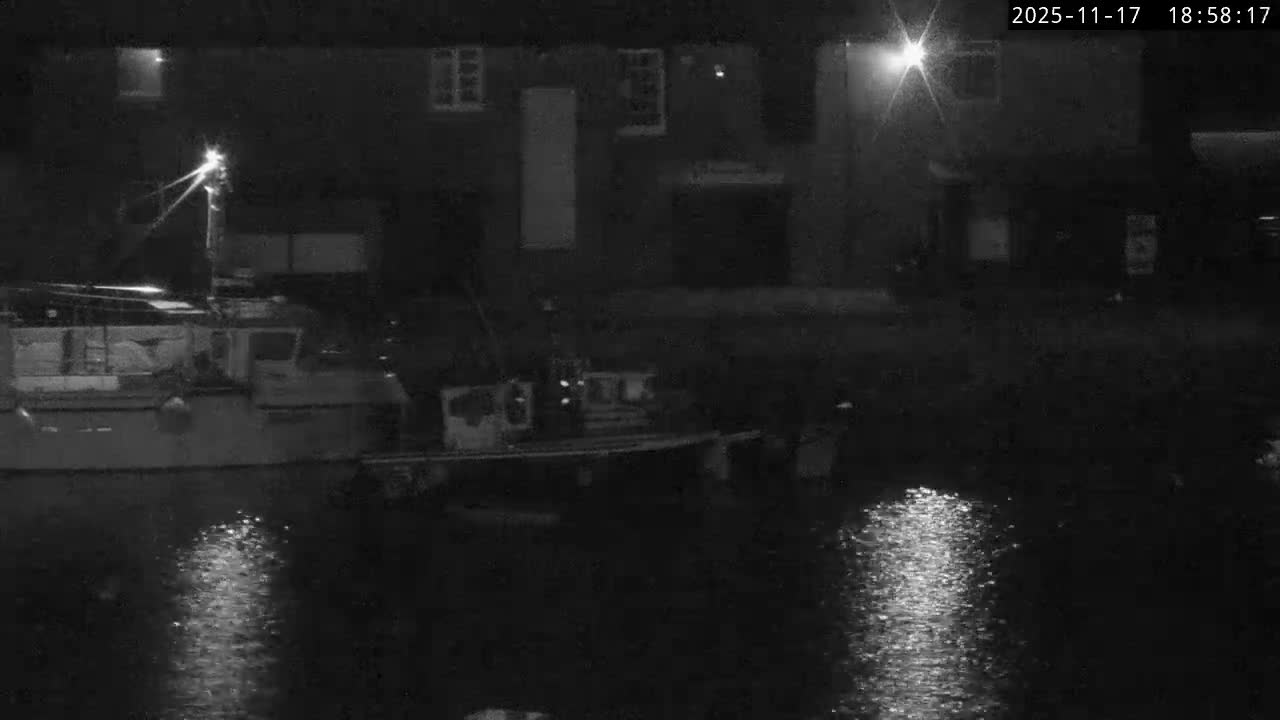 Lyme Regis Harbour Live Cam - Lyme Regis, Dorset, South West, England, United Kingdom