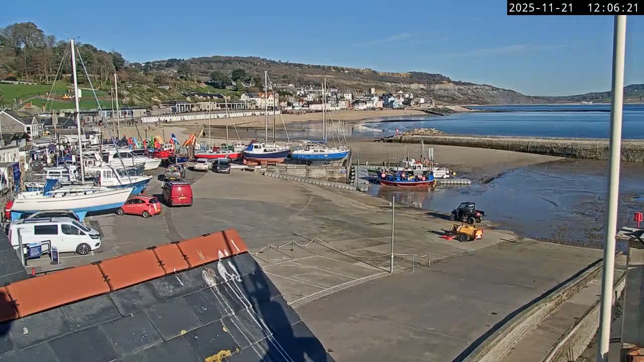 Lyme Regis Harbour Live Cam - Lyme Regis, Dorset, South West, England, United Kingdom