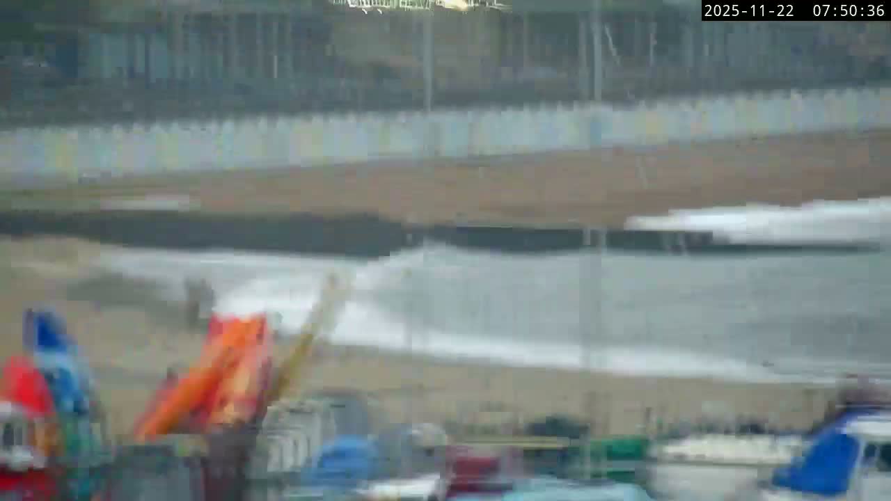 Lyme Regis Harbour Live Cam - Lyme Regis, Dorset, South West, England, United Kingdom