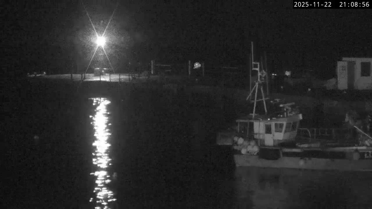 Lyme Regis Harbour Live Cam - Lyme Regis, Dorset, South West, England, United Kingdom