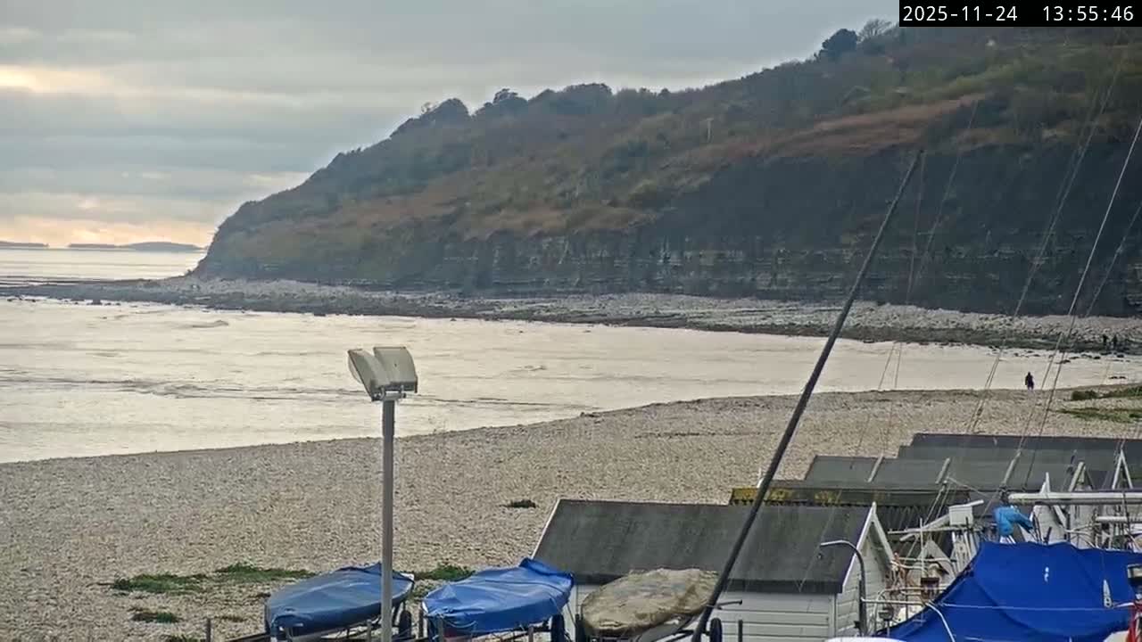 Lyme Regis Harbour Live Cam - Lyme Regis, Dorset, South West, England, United Kingdom