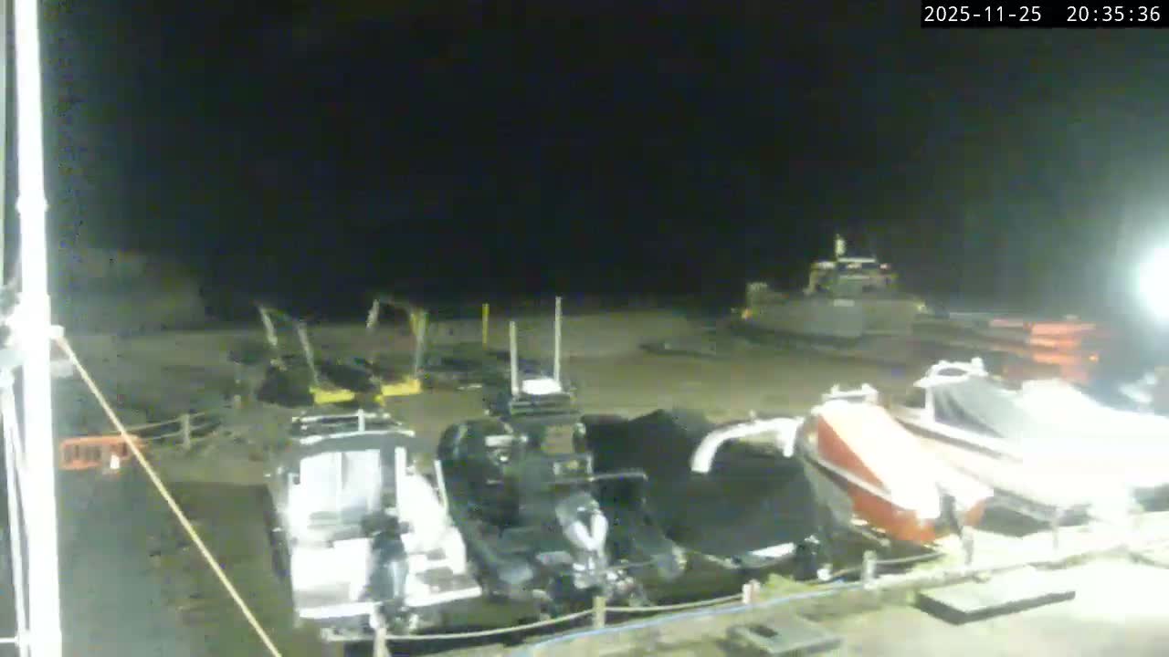 Lyme Regis Harbour Live Cam - Lyme Regis, Dorset, South West, England, United Kingdom