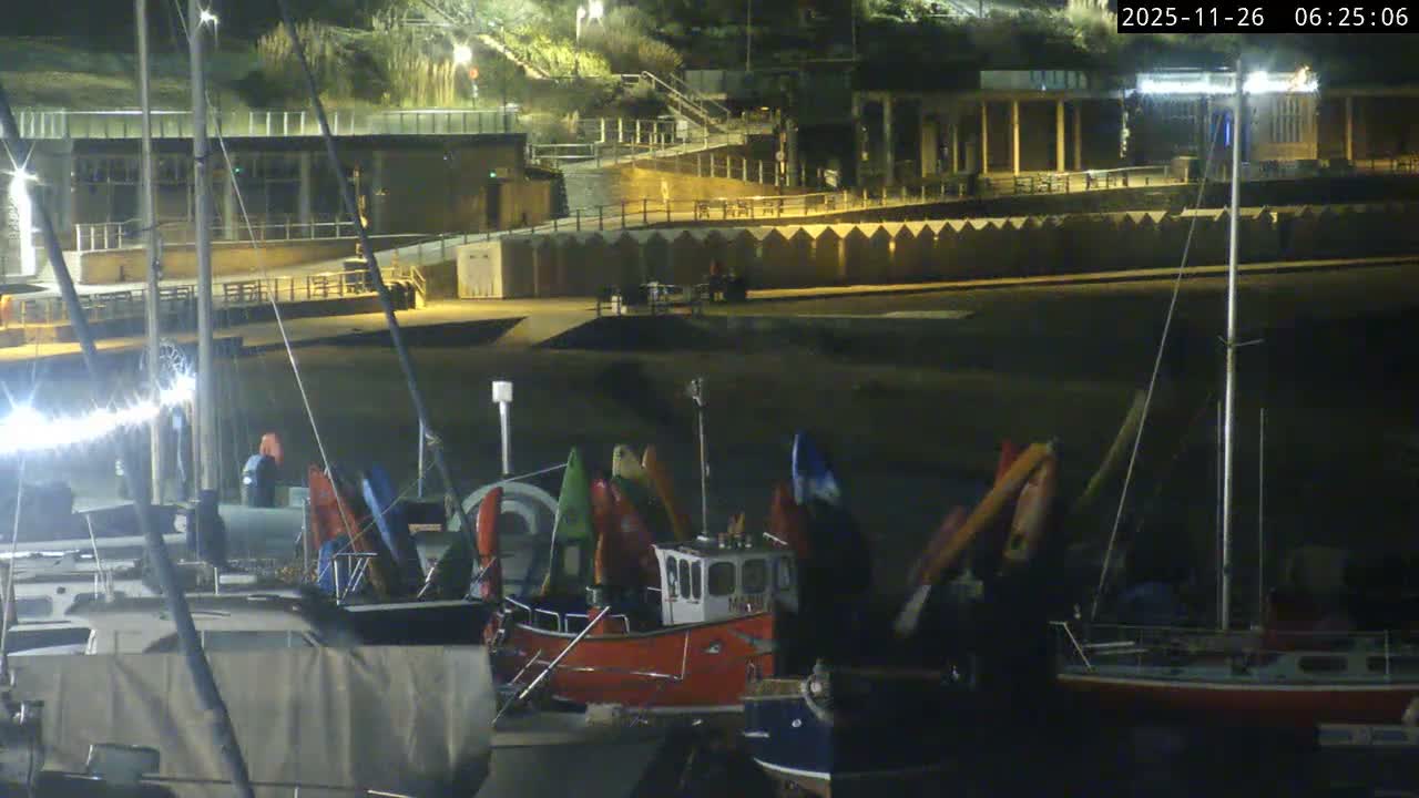Lyme Regis Harbour Live Cam - Lyme Regis, Dorset, South West, England, United Kingdom