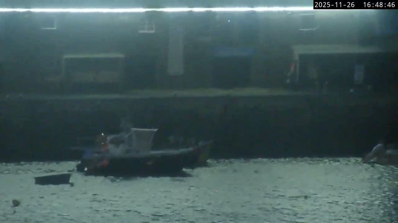 Lyme Regis Harbour Live Cam - Lyme Regis, Dorset, South West, England, United Kingdom