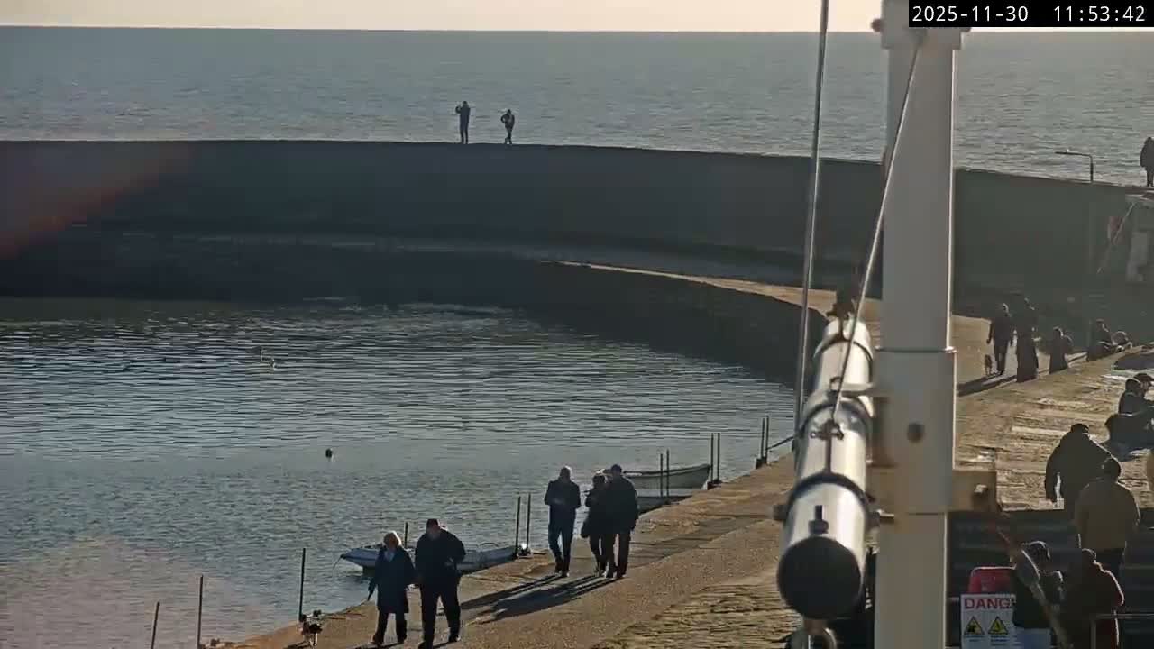 Lyme Regis Harbour Live Cam - Lyme Regis, Dorset, South West, England, United Kingdom