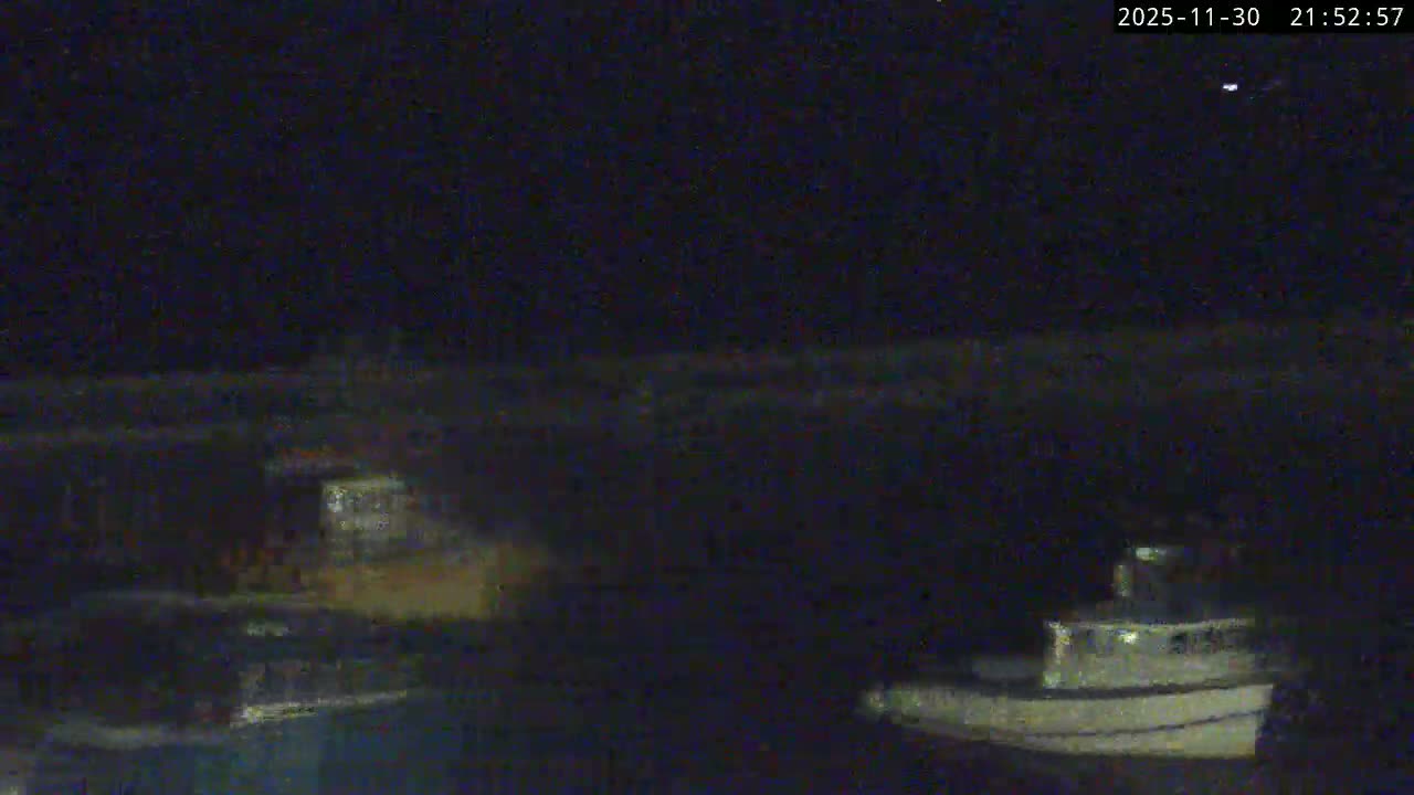 Lyme Regis Harbour Live Cam - Lyme Regis, Dorset, South West, England, United Kingdom