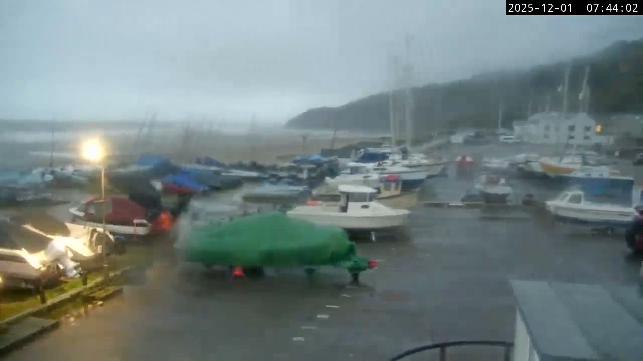 Lyme Regis Harbour Live Cam - Lyme Regis, Dorset, South West, England, United Kingdom