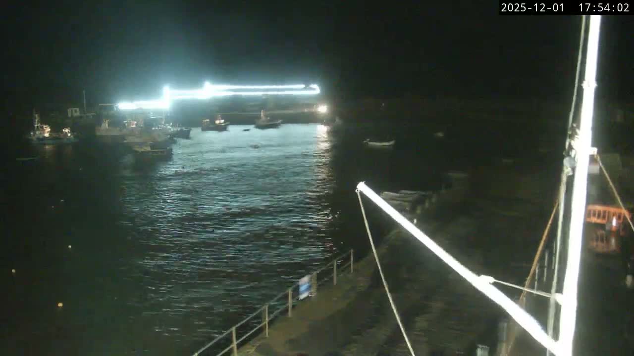 Lyme Regis Harbour Live Cam - Lyme Regis, Dorset, South West, England, United Kingdom