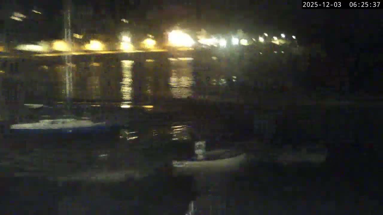 Lyme Regis Harbour Live Cam - Lyme Regis, Dorset, South West, England, United Kingdom