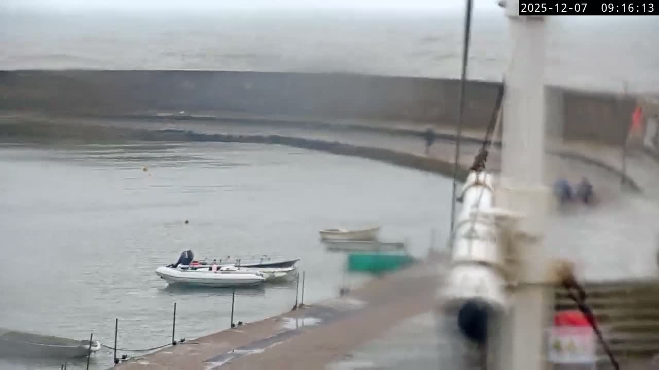 Lyme Regis Harbour Live Cam - Lyme Regis, Dorset, South West, England, United Kingdom