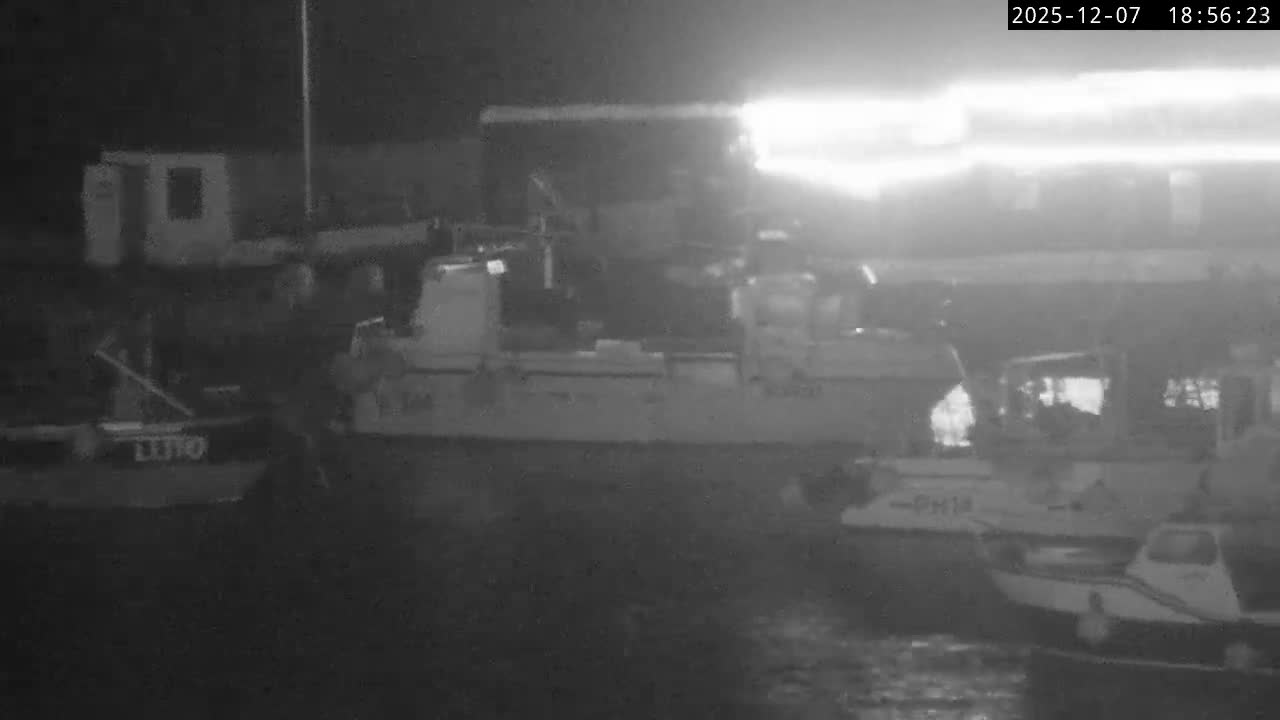 Lyme Regis Harbour Live Cam - Lyme Regis, Dorset, South West, England, United Kingdom