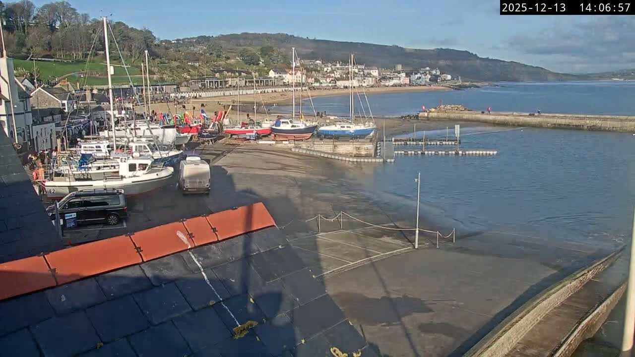 Lyme Regis Harbour Live Cam - Lyme Regis, Dorset, South West, England, United Kingdom