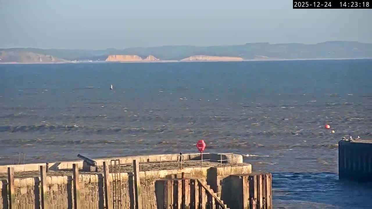 Lyme Regis Harbour Live Cam - Lyme Regis, Dorset, South West, England, United Kingdom