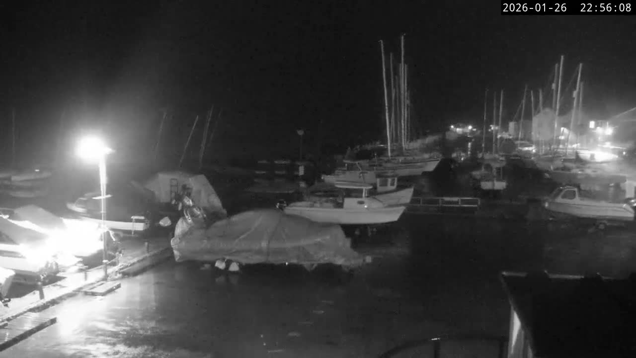 Lyme Regis Harbour Live Cam - Lyme Regis, Dorset, South West, England, United Kingdom