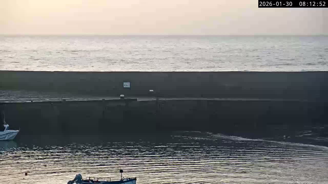 Lyme Regis Harbour Live Cam - Lyme Regis, Dorset, South West, England, United Kingdom