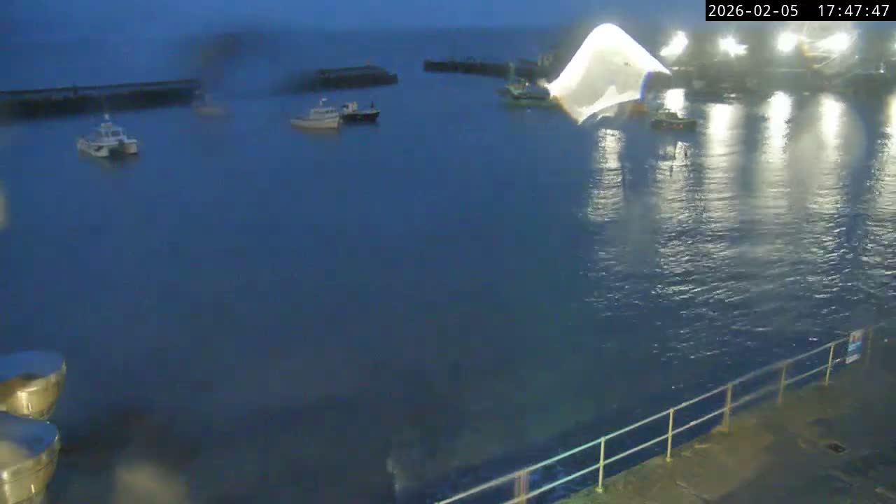 Lyme Regis Harbour Live Cam - Lyme Regis, Dorset, South West, England, United Kingdom