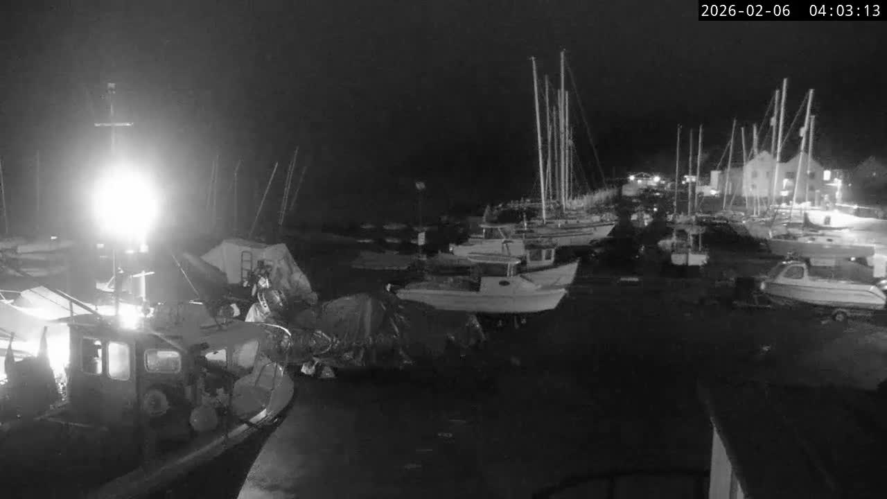Lyme Regis Harbour Live Cam - Lyme Regis, Dorset, South West, England, United Kingdom