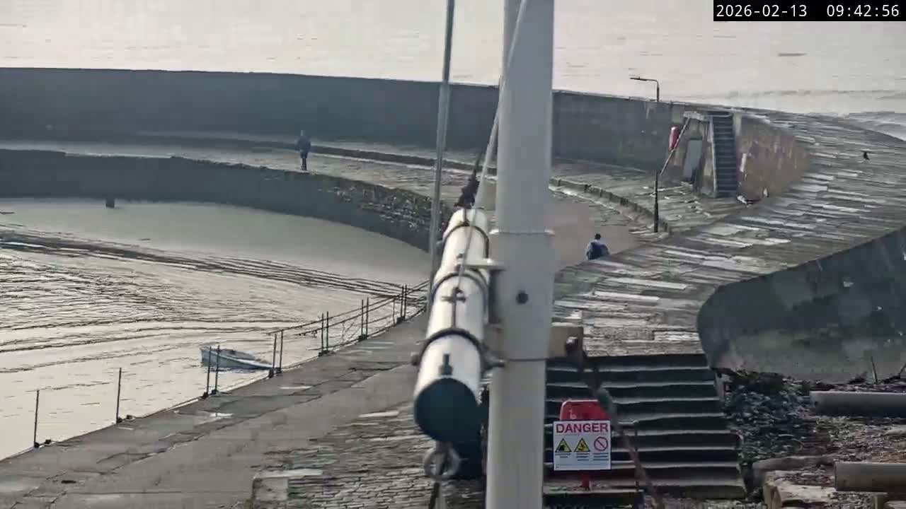Lyme Regis Harbour Live Cam - Lyme Regis, Dorset, South West, England, United Kingdom