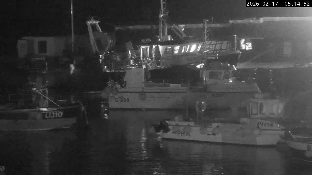 Lyme Regis Harbour Live Cam - Lyme Regis, Dorset, South West, England, United Kingdom