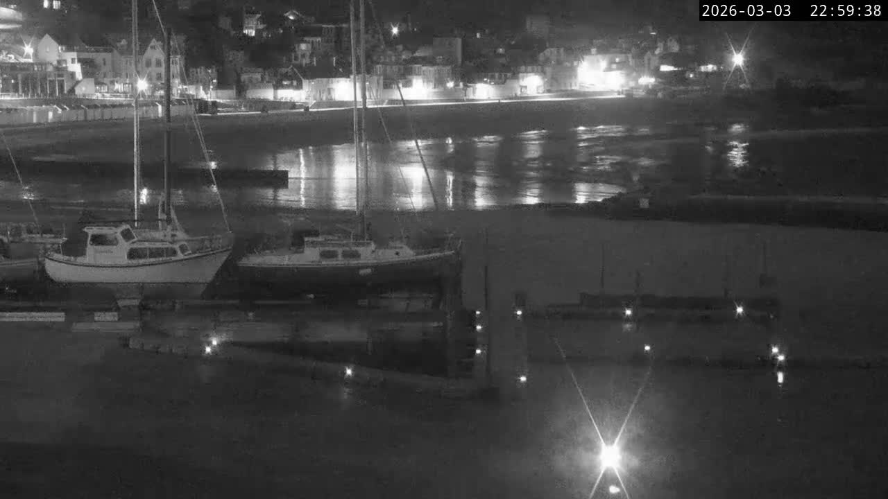 Lyme Regis Harbour Live Cam - Lyme Regis, Dorset, South West, England, United Kingdom