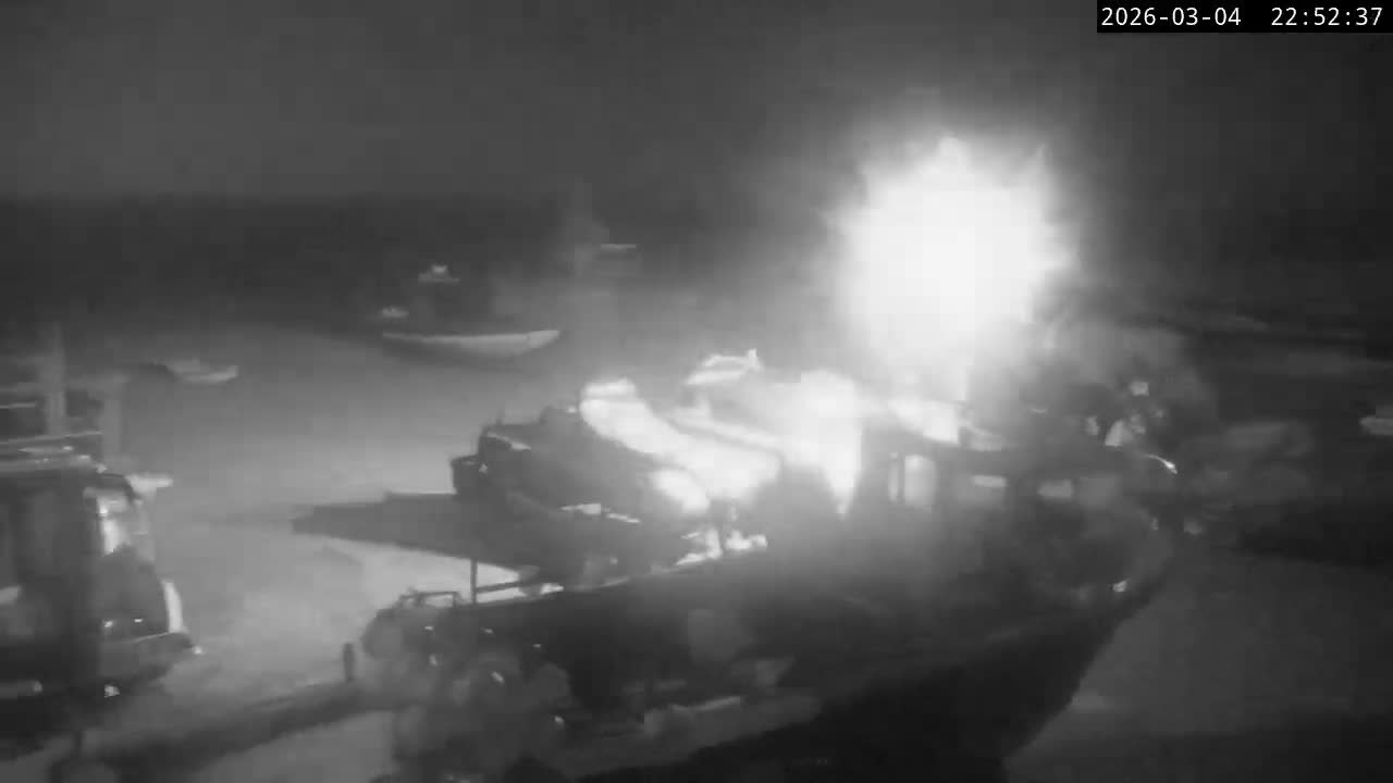 Lyme Regis Harbour Live Cam - Lyme Regis, Dorset, South West, England, United Kingdom