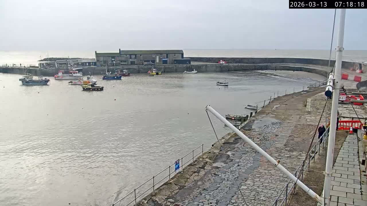 Lyme Regis Harbour Live Cam - Lyme Regis, Dorset, South West, England, United Kingdom