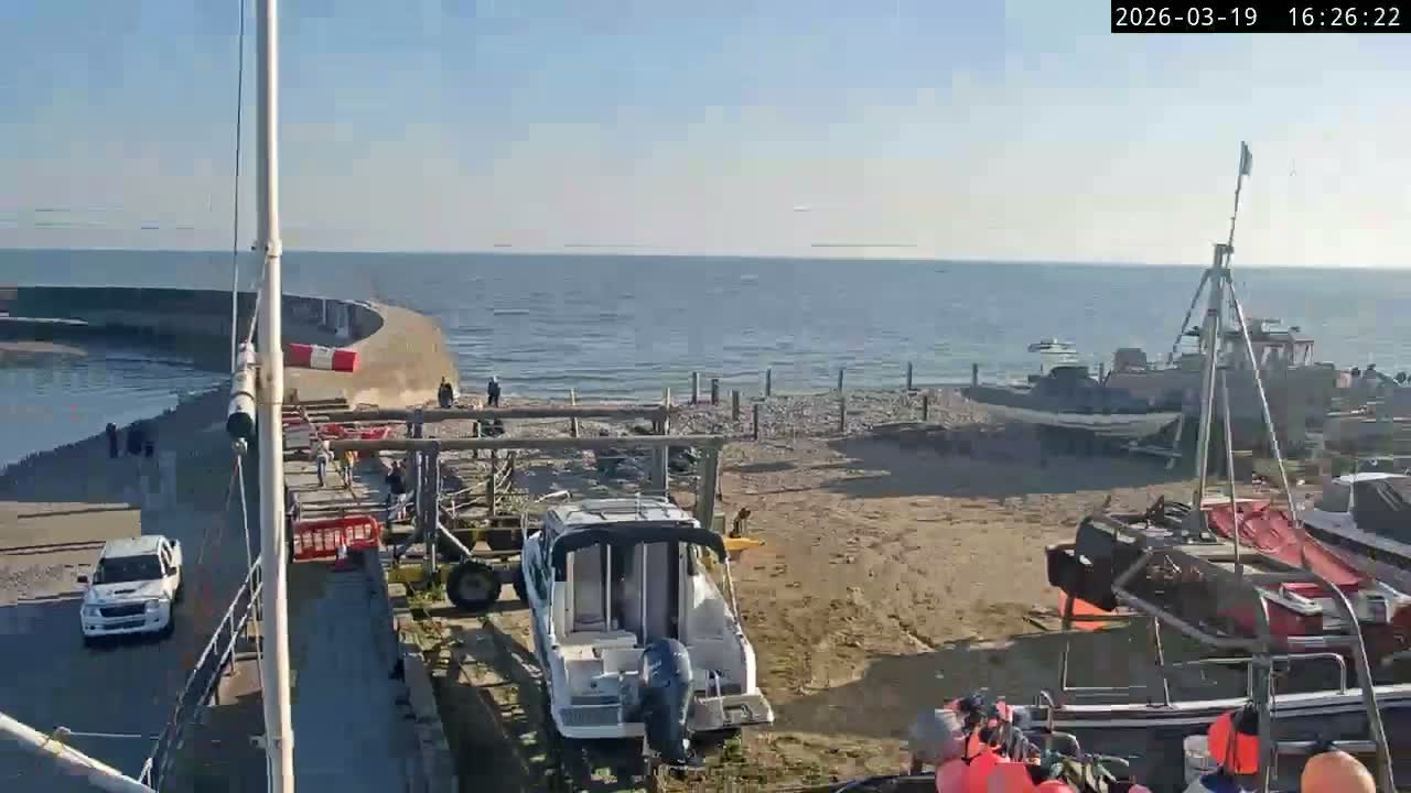 Lyme Regis Harbour Live Cam - Lyme Regis, Dorset, South West, England, United Kingdom