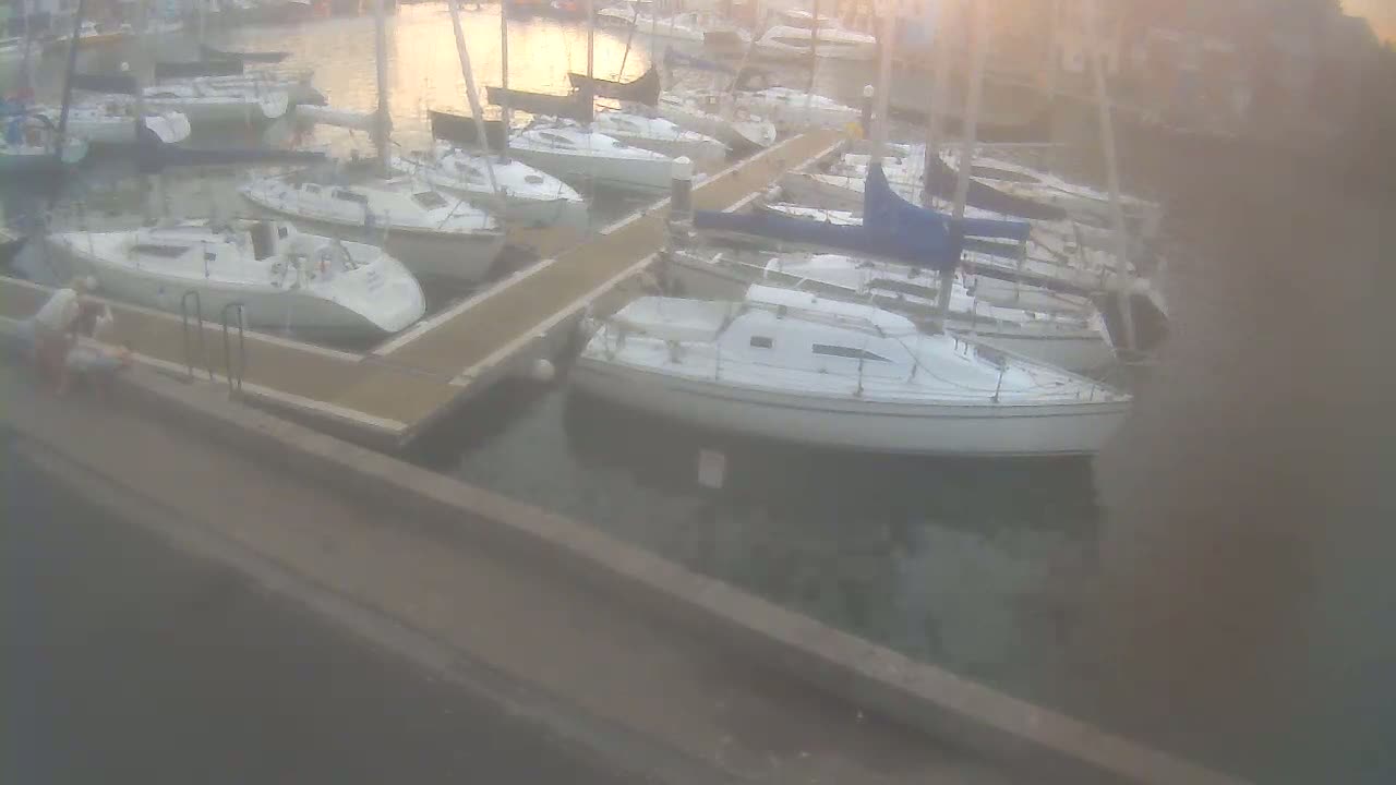 Old Harbour Weymouth Live Cam - Weymouth, Dorset, South West, England, United Kingdom