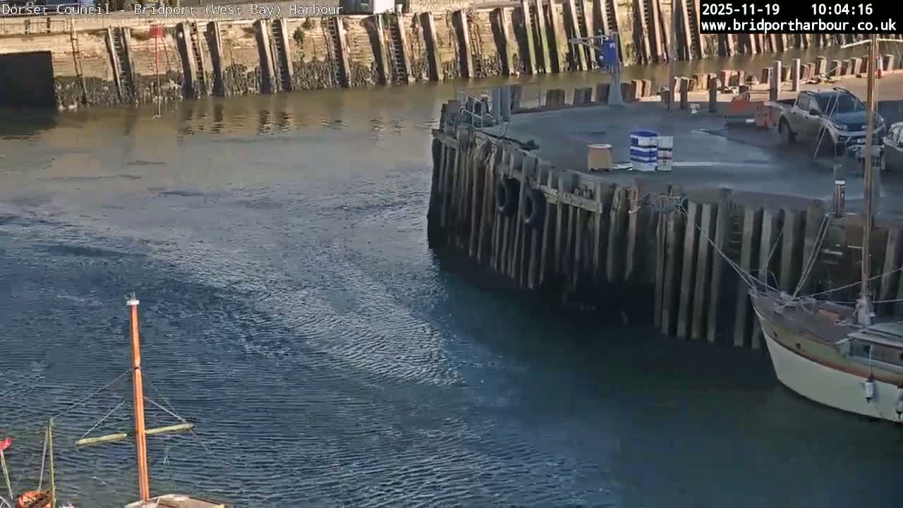 Bridport Harbour (West Bay) PTZ Live Cam - Bridport, Dorset, South West, England, United Kingdom