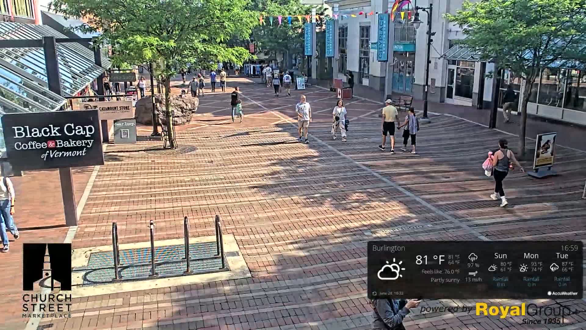 Burlington, Church Street Market Place Live Cam - Burlington, Vermont, USA
