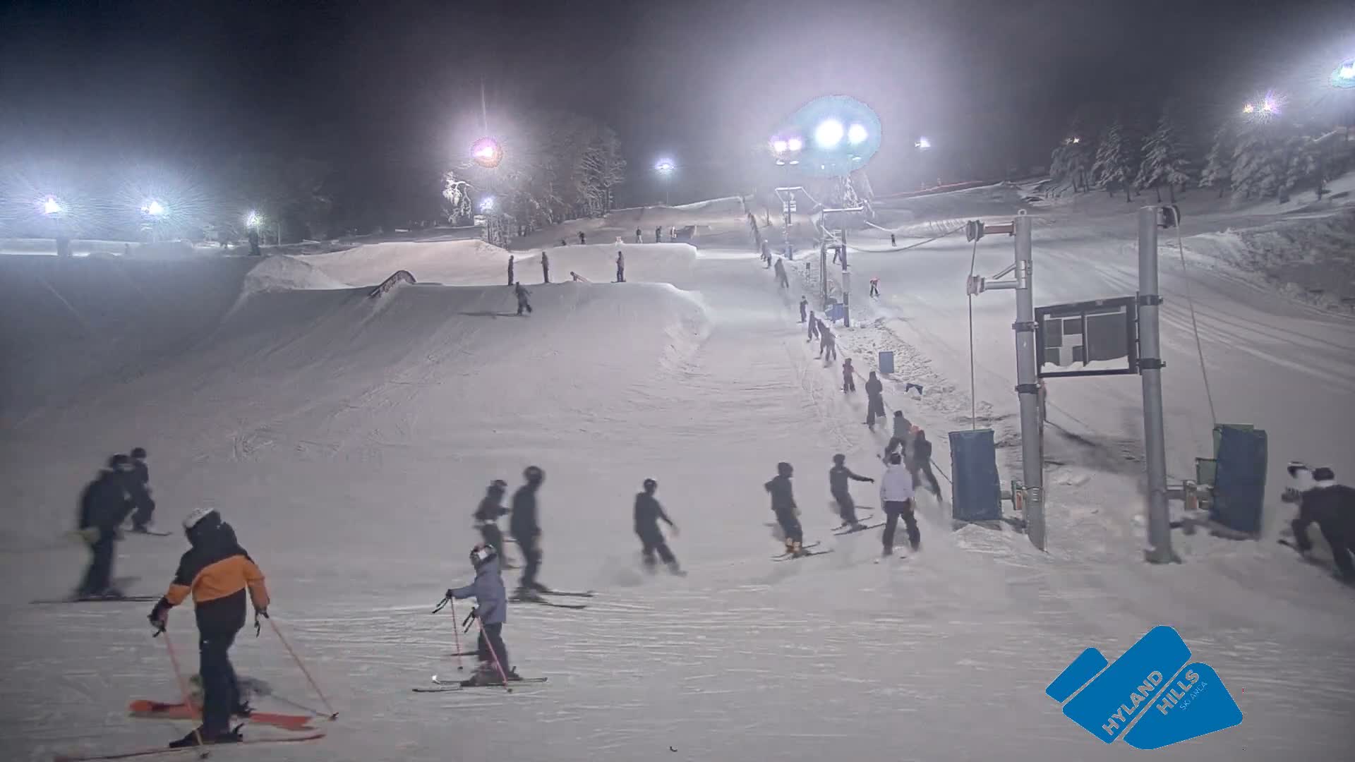 Bloomington, Hyland Hills Ski Slopes Live Cam - Bloomington, Hennepin, Minnesota, USA