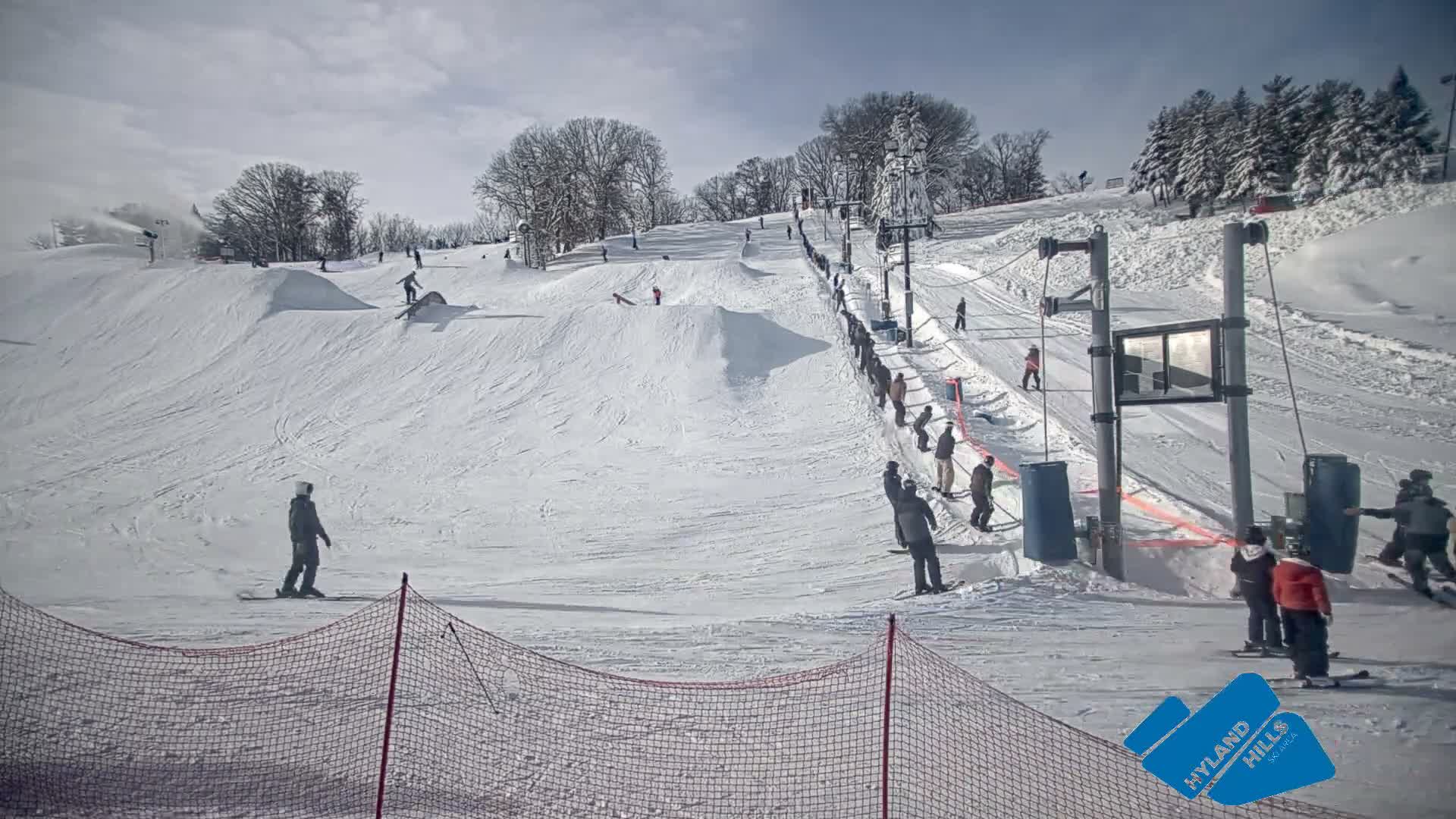 Bloomington, Hyland Hills Ski Slopes Live Cam - Bloomington, Hennepin, Minnesota, USA