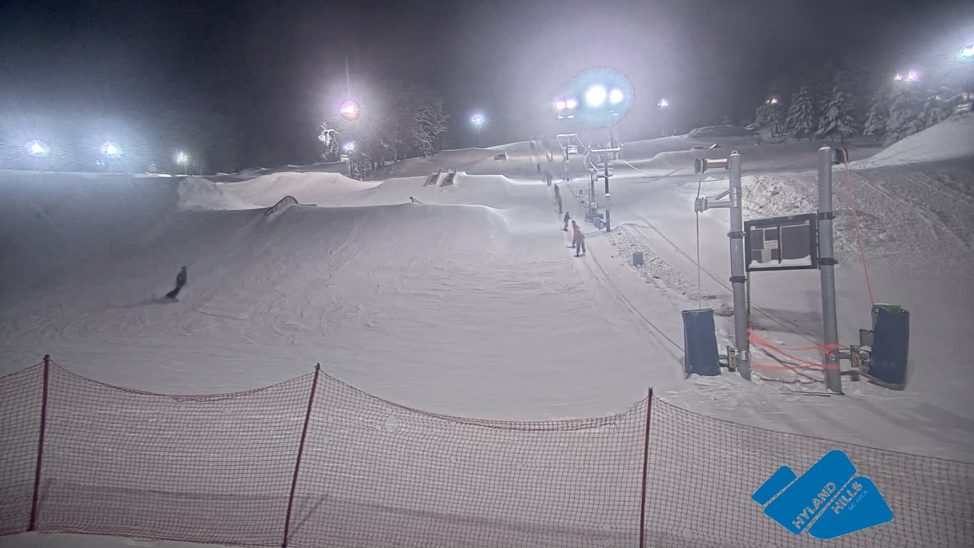 Bloomington, Hyland Hills Ski Slopes Live Cam - Bloomington, Hennepin, Minnesota, USA