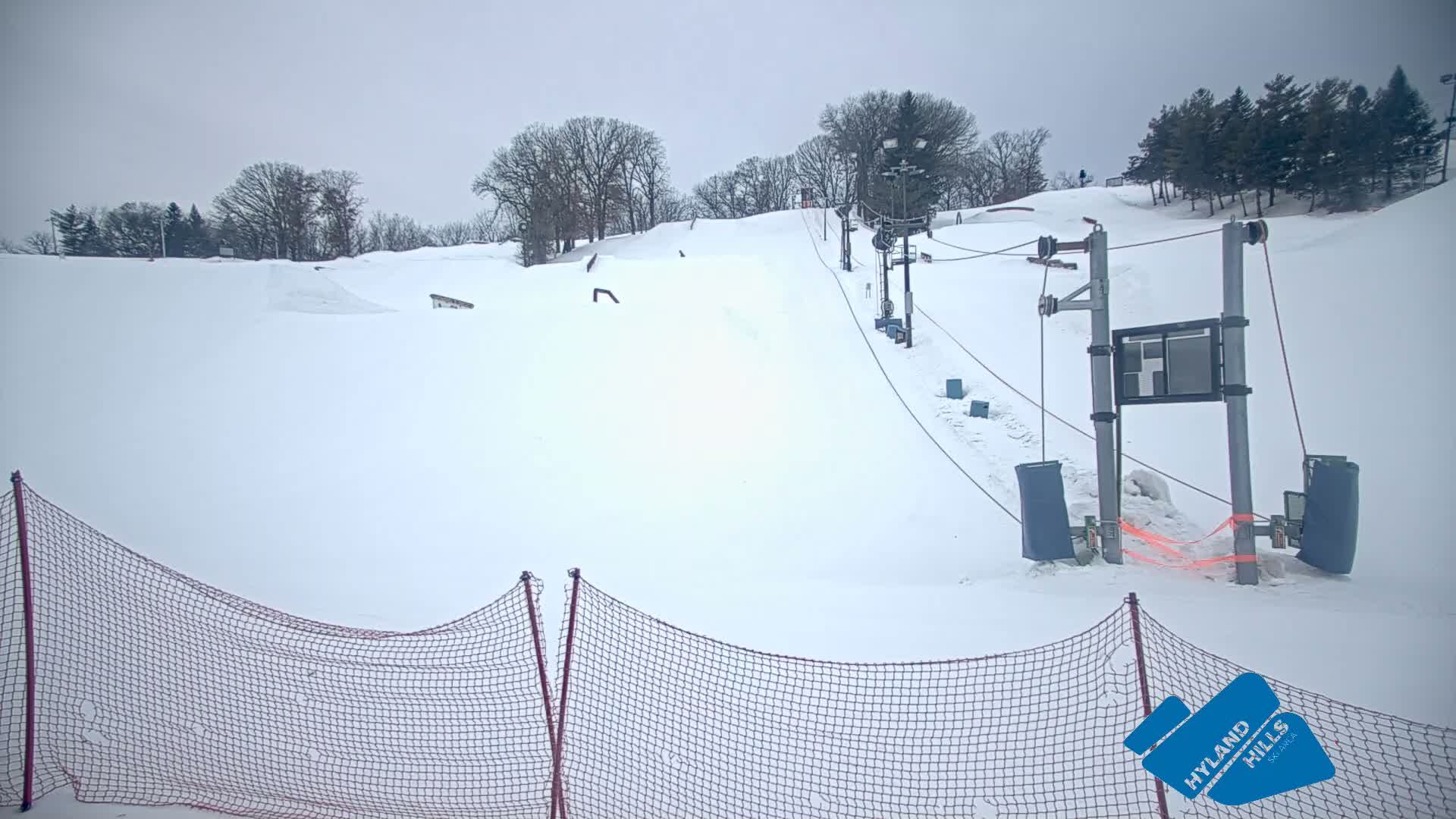 Bloomington, Hyland Hills Ski Slopes Live Cam - Bloomington, Hennepin, Minnesota, USA