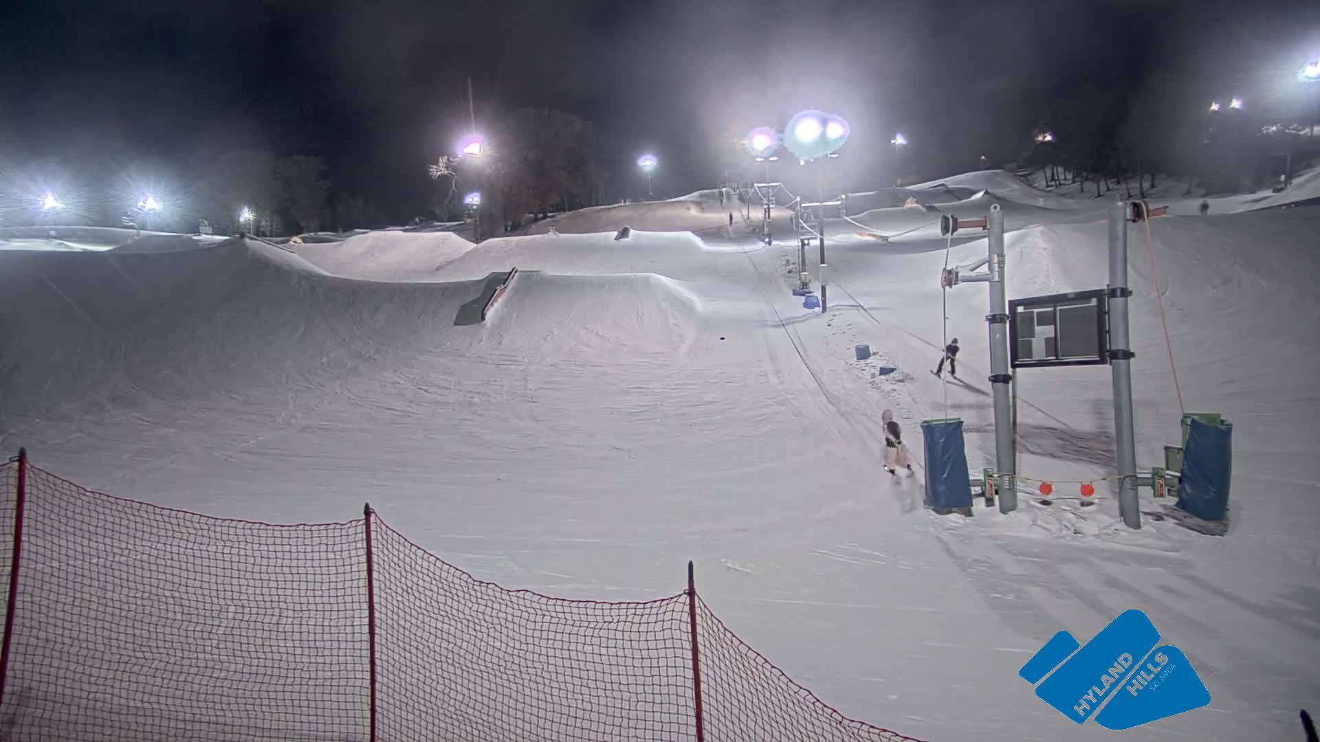 Bloomington, Hyland Hills Ski Slopes Live Cam - Bloomington, Hennepin, Minnesota, USA