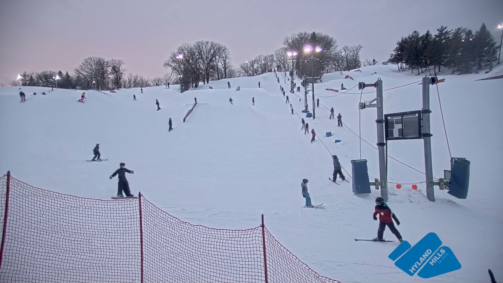 Bloomington, Hyland Hills Ski Slopes Live Cam - Bloomington, Hennepin, Minnesota, USA