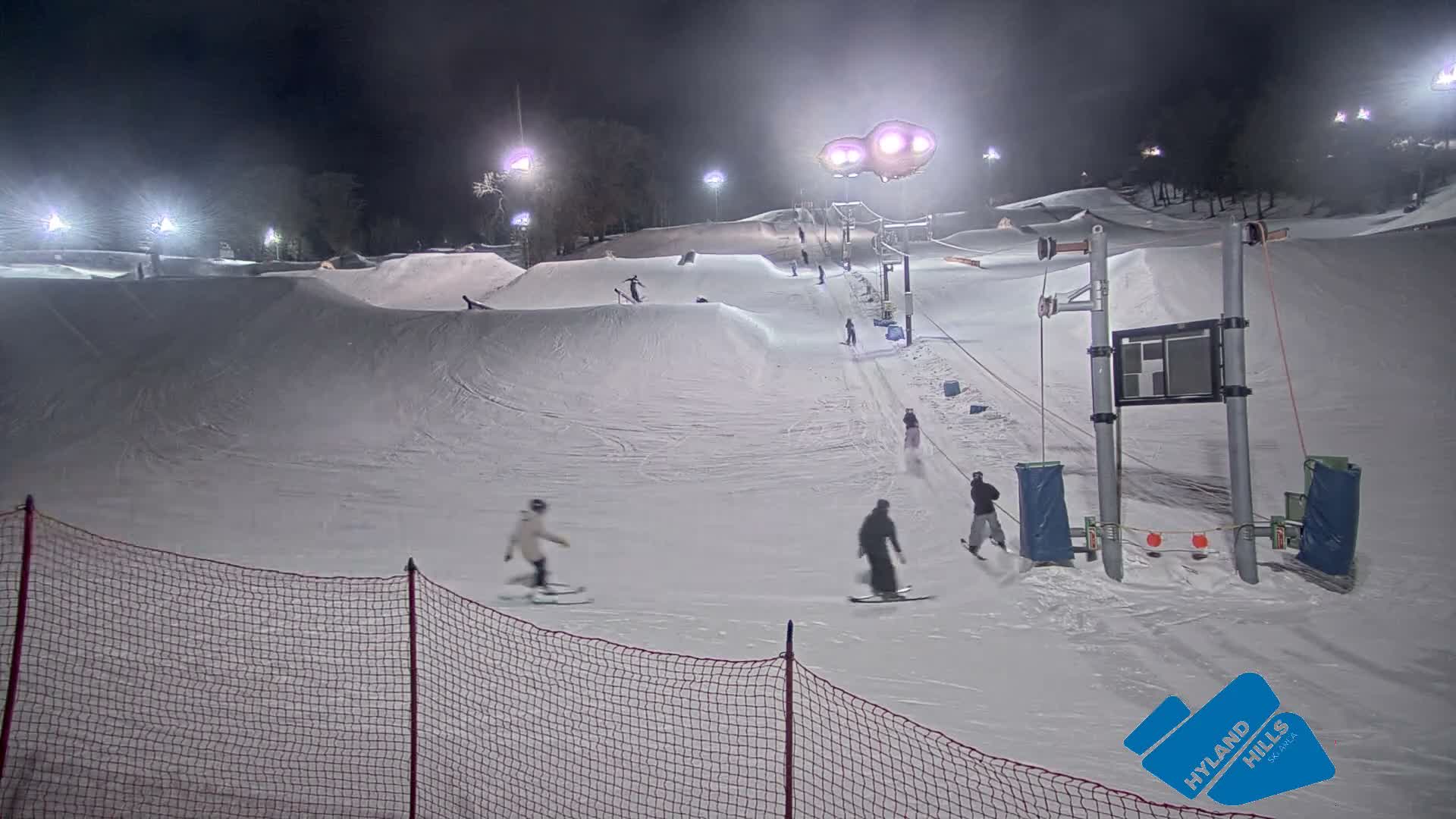 Bloomington, Hyland Hills Ski Slopes Live Cam - Bloomington, Hennepin, Minnesota, USA