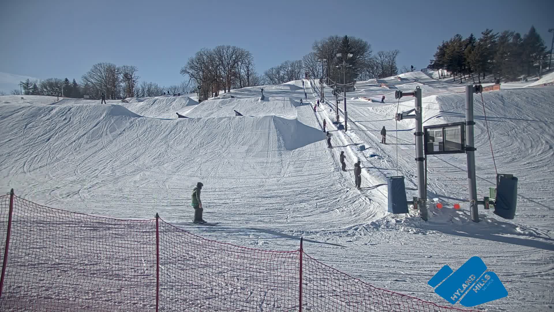 Bloomington, Hyland Hills Ski Slopes Live Cam - Bloomington, Hennepin, Minnesota, USA