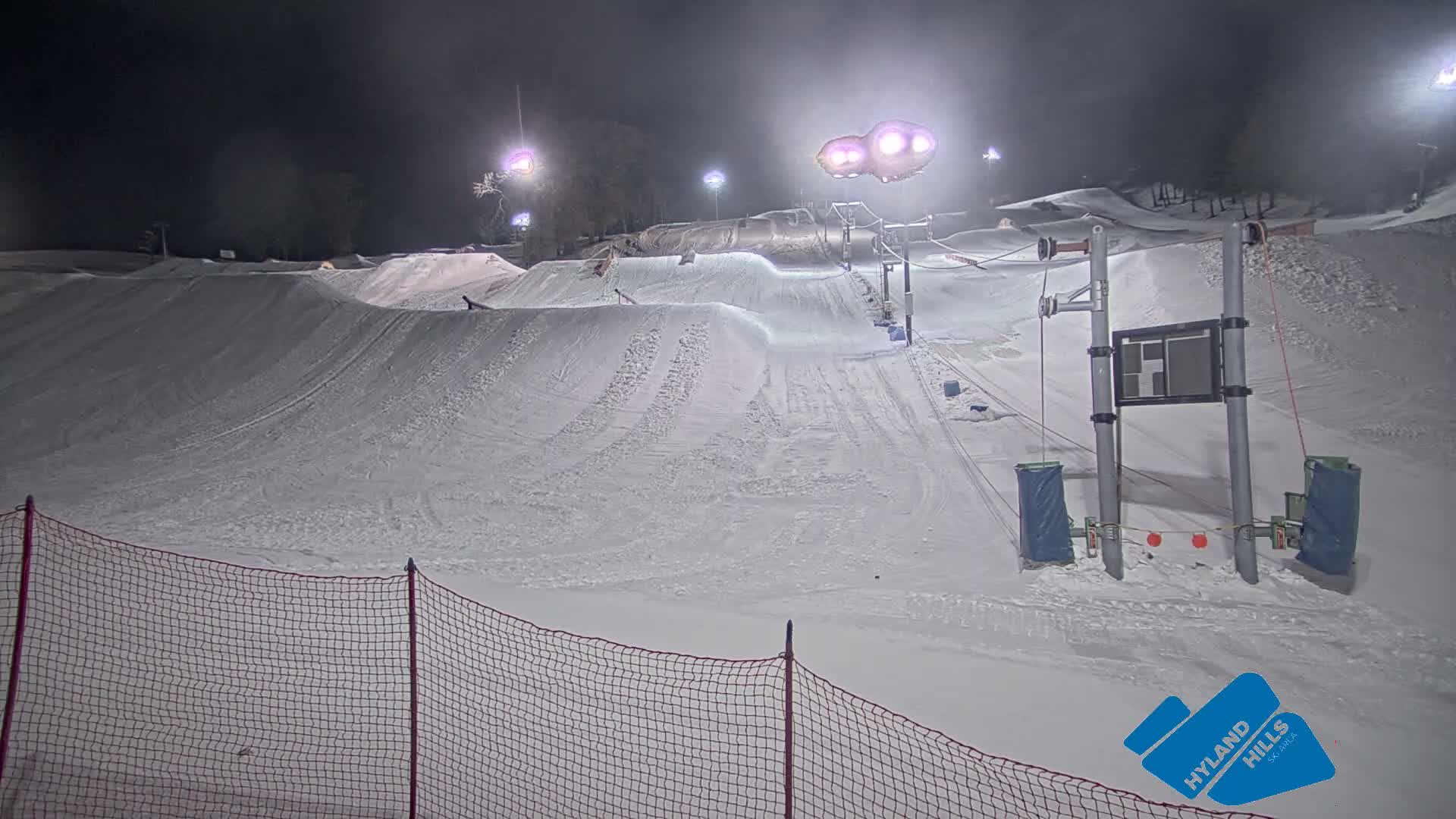 Bloomington, Hyland Hills Ski Slopes Live Cam - Bloomington, Hennepin, Minnesota, USA