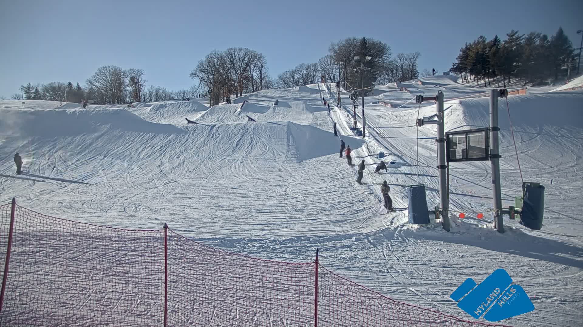 Bloomington, Hyland Hills Ski Slopes Live Cam - Bloomington, Hennepin, Minnesota, USA