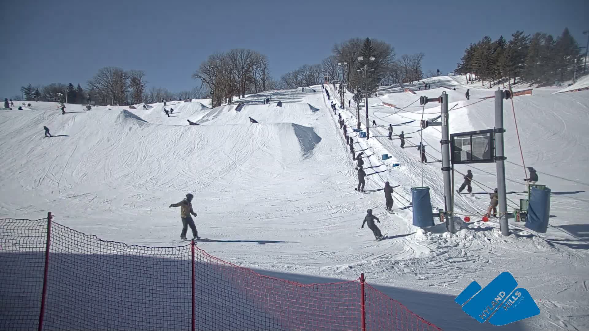 Bloomington, Hyland Hills Ski Slopes Live Cam - Bloomington, Hennepin, Minnesota, USA