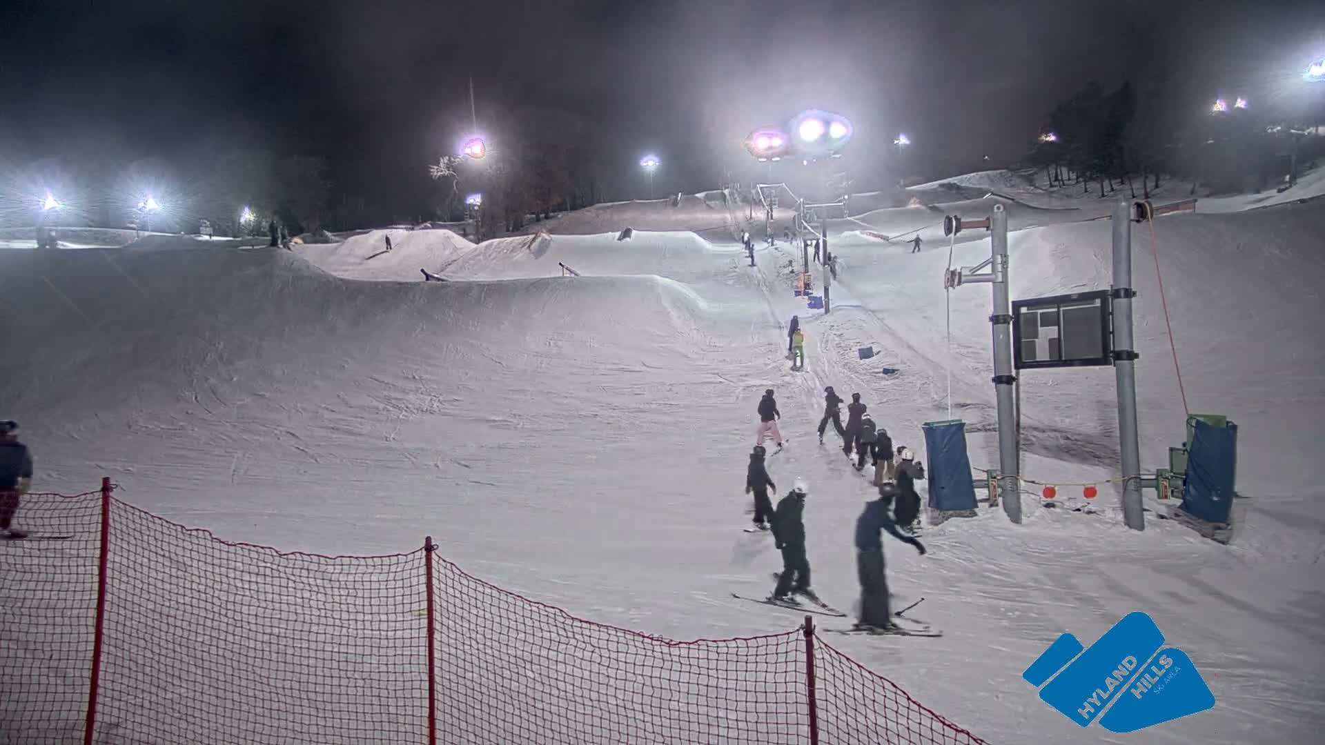 Bloomington, Hyland Hills Ski Slopes Live Cam - Bloomington, Hennepin, Minnesota, USA