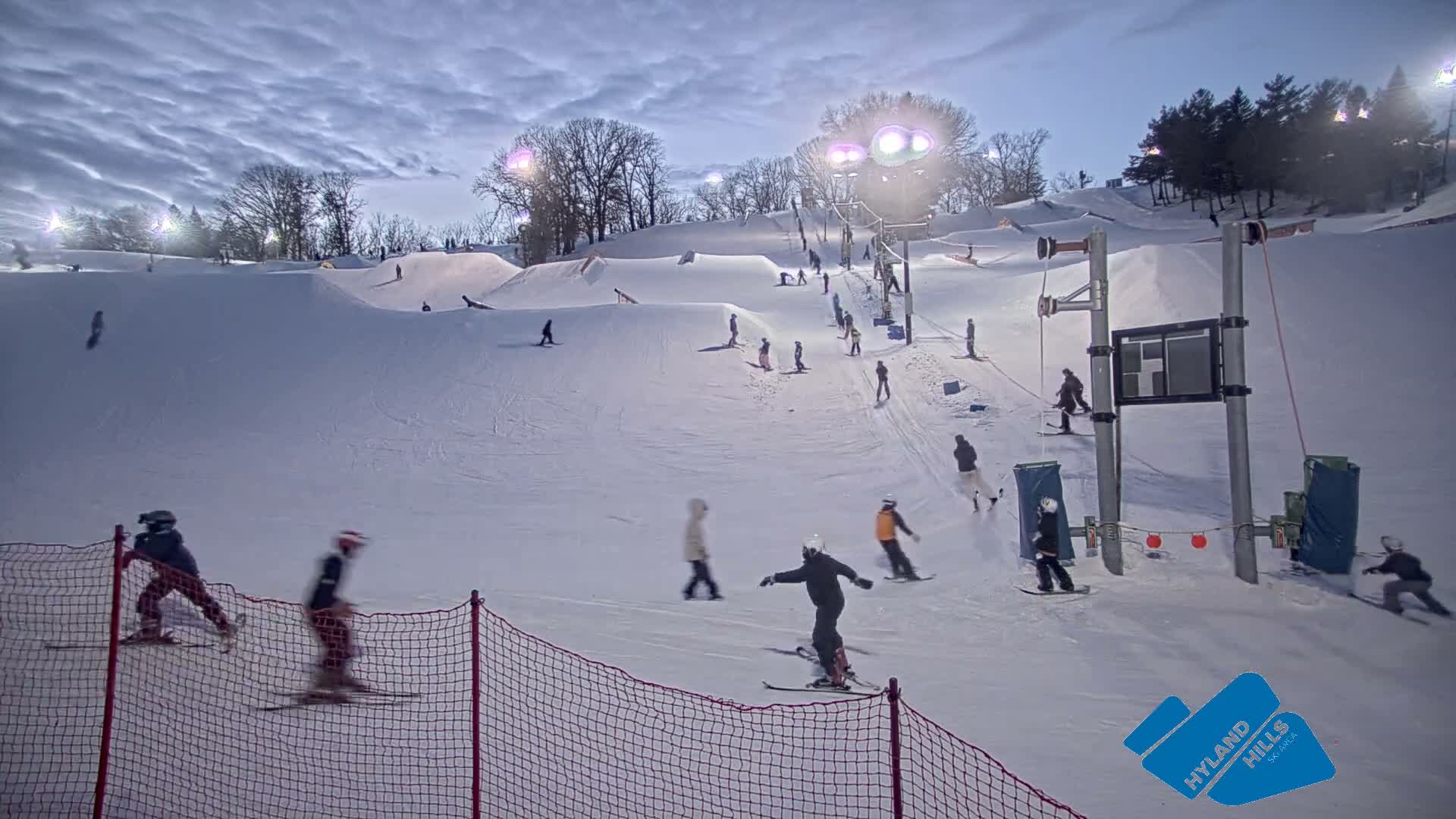 Bloomington, Hyland Hills Ski Slopes Live Cam - Bloomington, Hennepin, Minnesota, USA
