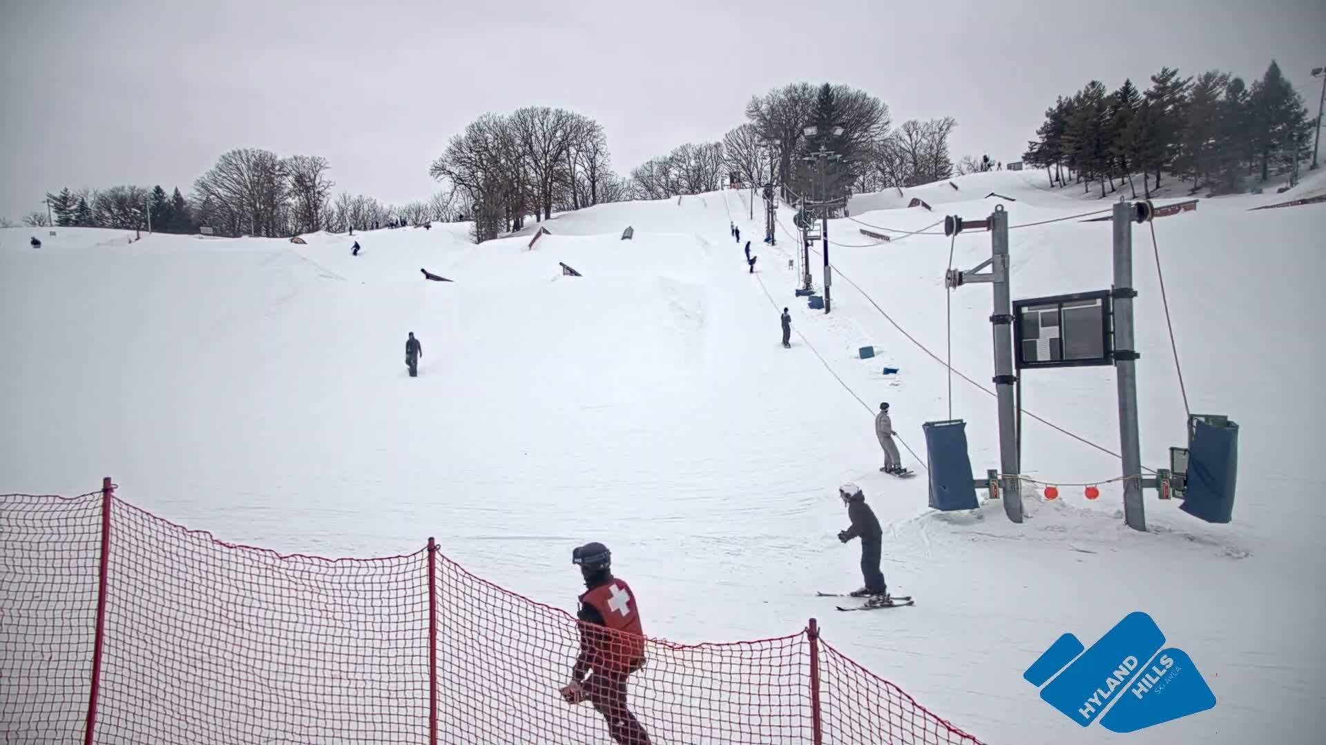 Bloomington, Hyland Hills Ski Slopes Live Cam - Bloomington, Hennepin, Minnesota, USA