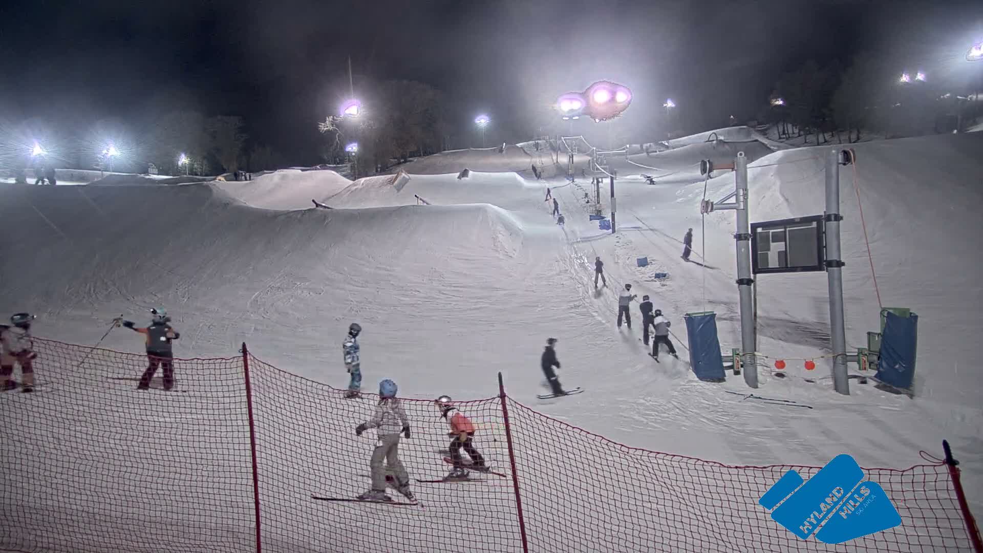 Bloomington, Hyland Hills Ski Slopes Live Cam - Bloomington, Hennepin, Minnesota, USA