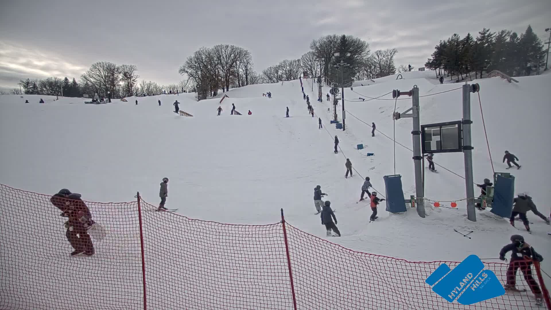 Bloomington, Hyland Hills Ski Slopes Live Cam - Bloomington, Hennepin, Minnesota, USA