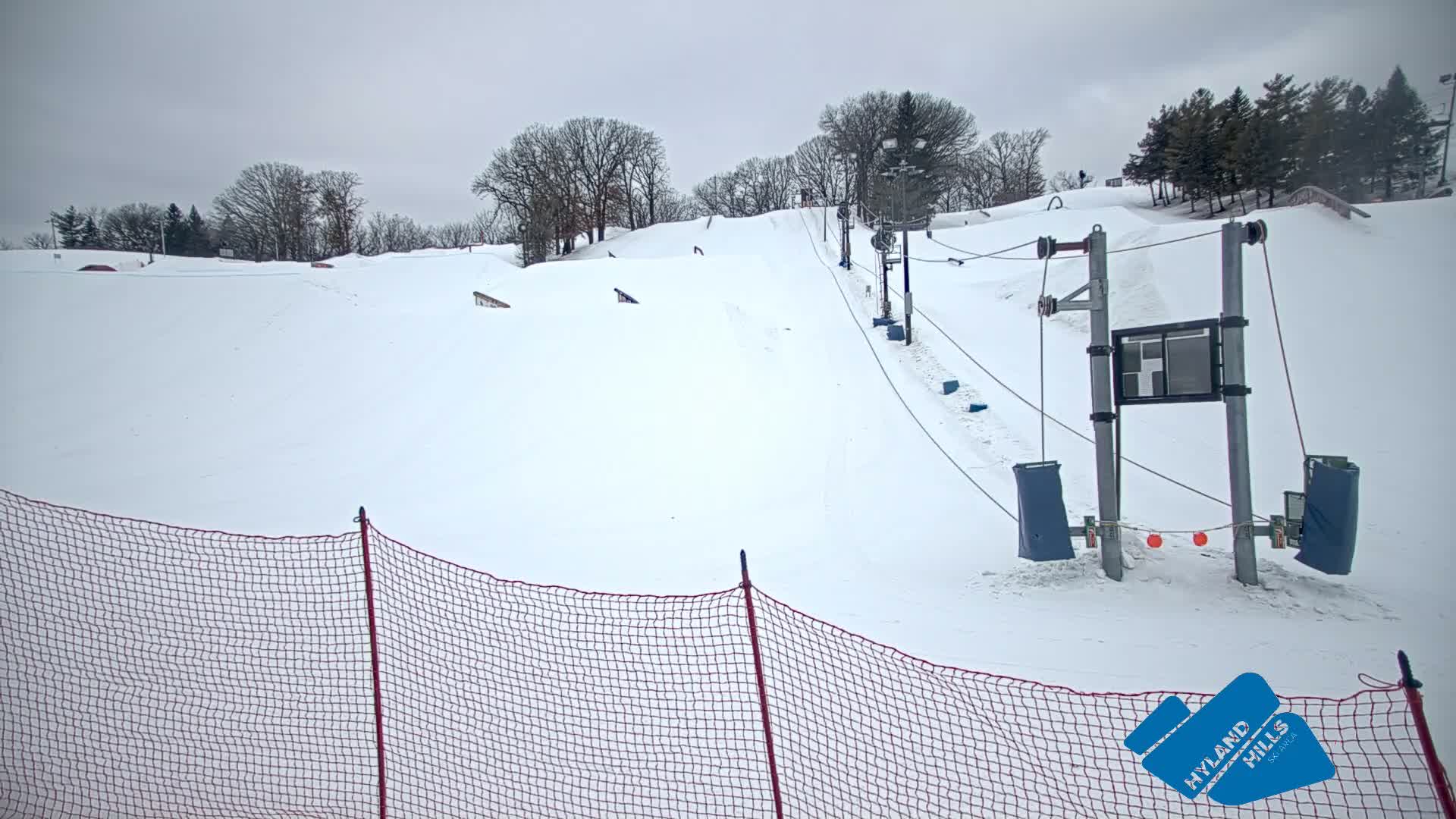 Bloomington, Hyland Hills Ski Slopes Live Cam - Bloomington, Hennepin, Minnesota, USA