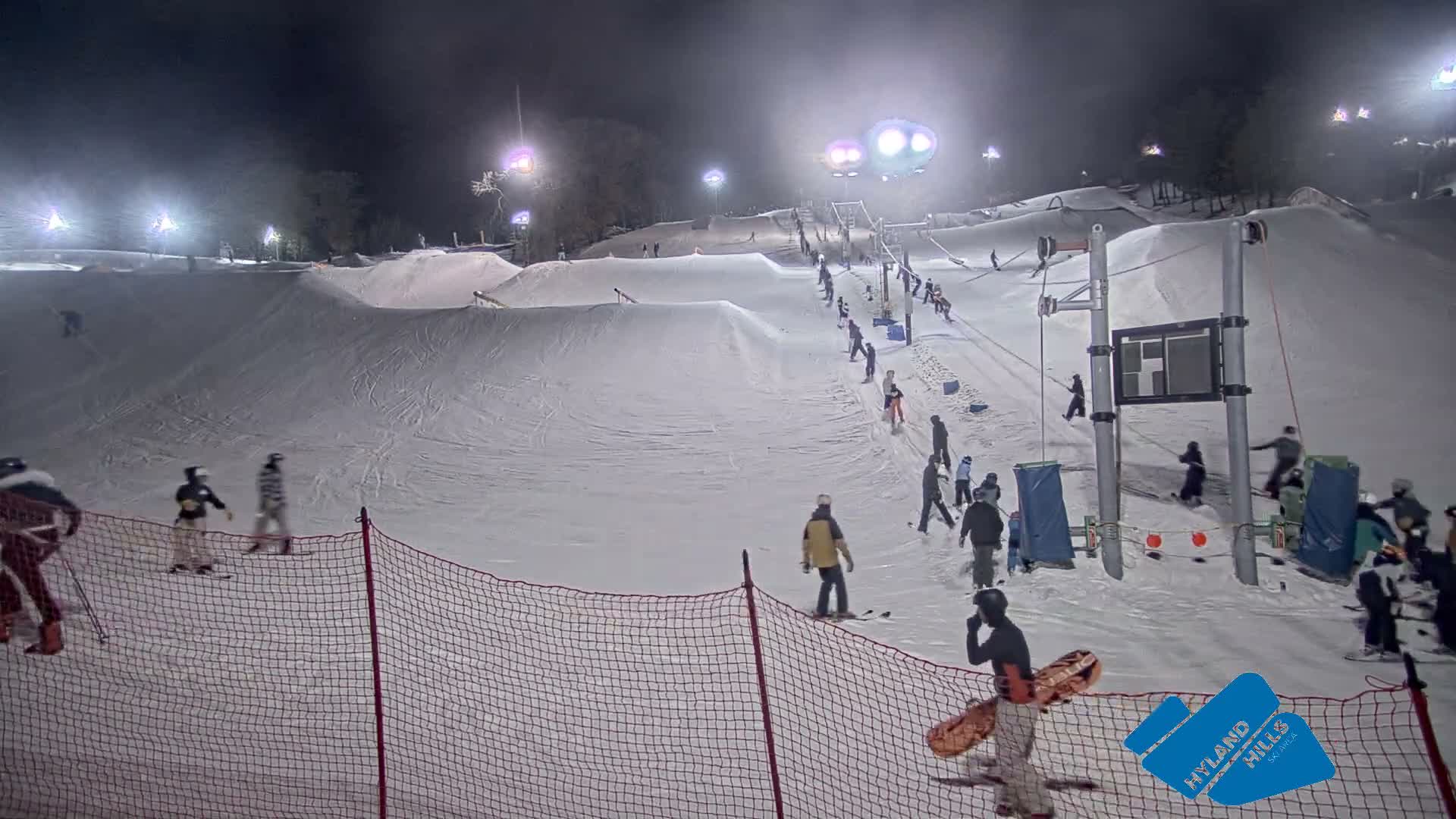 Bloomington, Hyland Hills Ski Slopes Live Cam - Bloomington, Hennepin, Minnesota, USA
